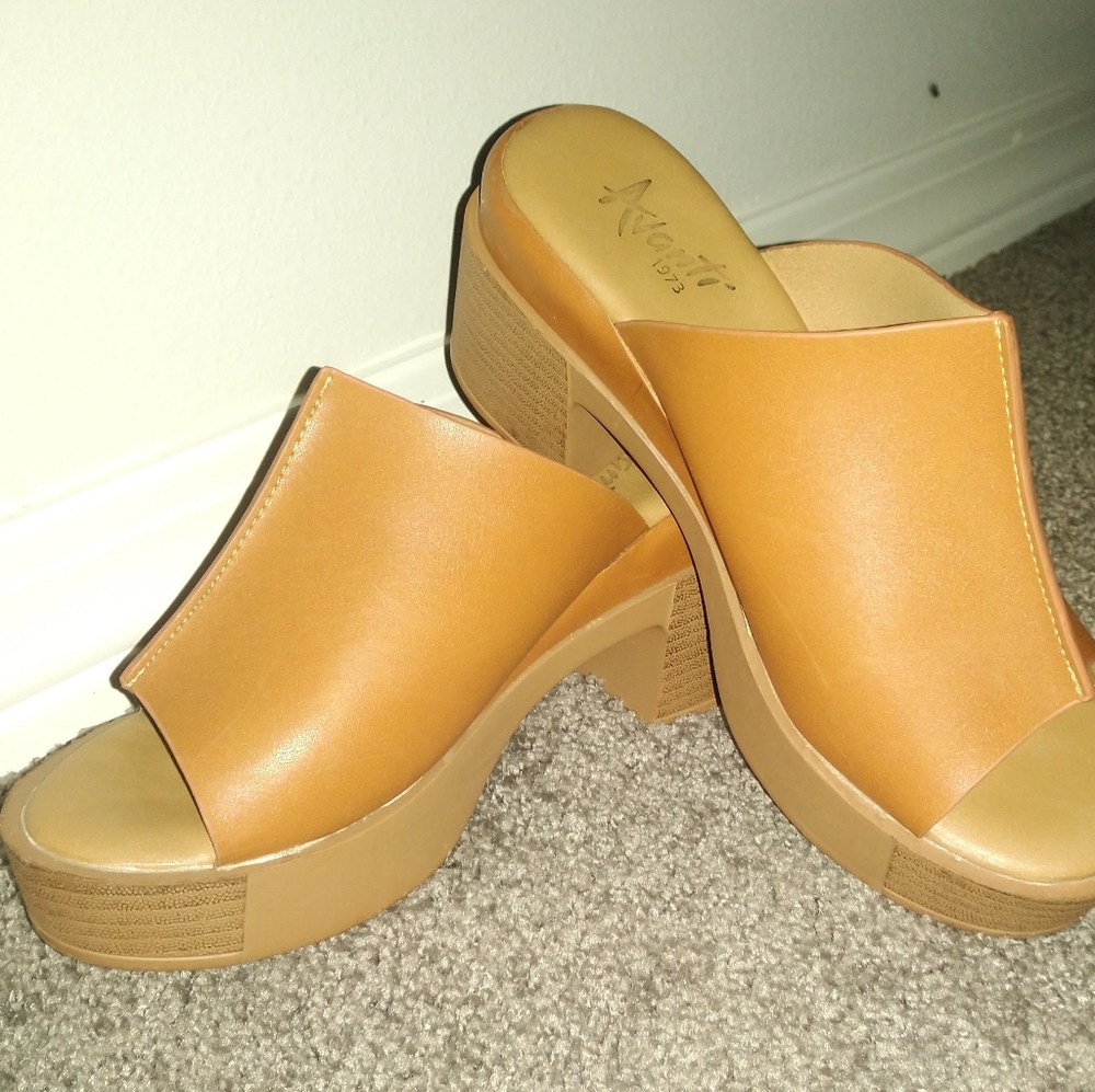 Avanti, size 7, tan, vegan leather